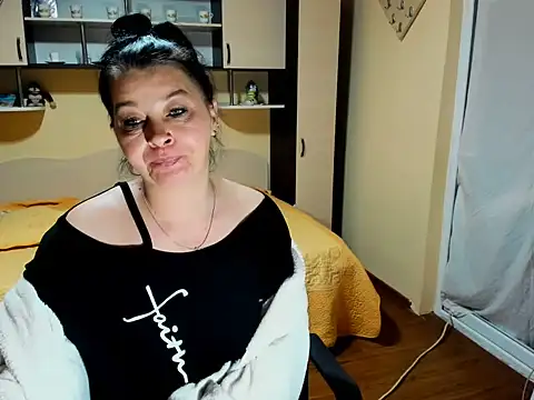 Snapshot of Soffy_Skye chatting on May 9, 4:28 am Soffy Skye online show from May 9, 4:28 am