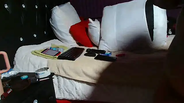 Bustyboobs02xx online show from May 3, 7:36 am