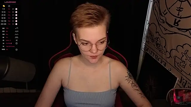 KrisNeal online show from October 17, 9:12 am