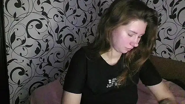 YourEmilie online show from October 31, 5:47 pm