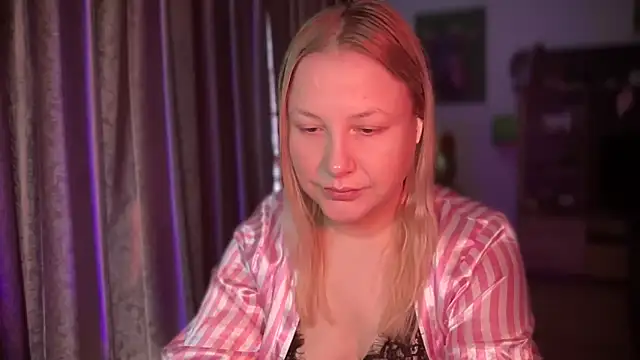 BikiHellena online show from April 7, 8:26 am