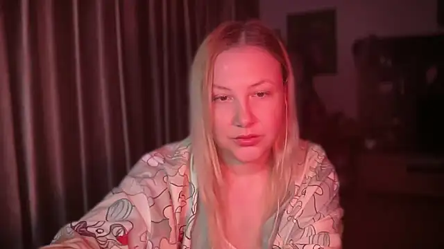 Snapshot of BikiHellena chatting on June 12, 4:44 am BikiHellena online show from June 12, 4:44 am