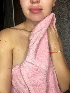 Snapshot of MartaLuna_ chatting on October 7, 8:22 am MartaLuna online show from October 7, 8:22 am