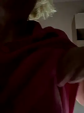 Snapshot of MartaLuna_ chatting on October 7, 8:28 pm MartaLuna online show from October 7, 8:28 pm