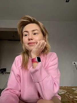 Snapshot of MartaLuna_ chatting on October 21, 9:10 am MartaLuna online show from October 21, 9:10 am