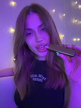 Elizabeth Tay online show from October 27, 4:55 pm