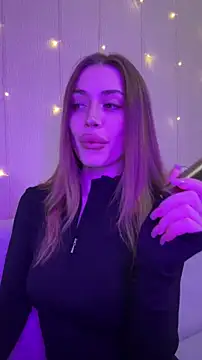 Elizabeth Tay online show from December 14, 6:56 pm