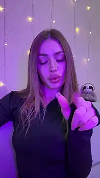 Elizabeth Tay online show from December 17, 6:58 pm