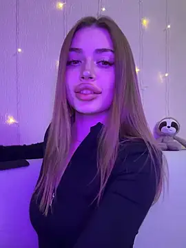 Elizabeth Tay online show from December 18, 6:36 pm