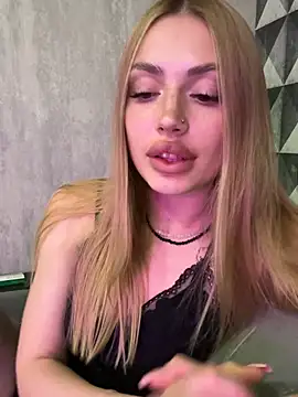 Snapshot of Elizabeth_Tay chatting on May 18, 8:03 pm Elizabeth Tay online show from May 18, 8:03 pm