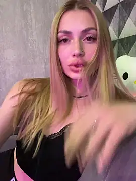 Snapshot of Elizabeth_Tay chatting on May 27, 6:49 pm Elizabeth Tay online show from May 27, 6:49 pm