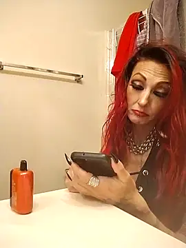 Snapshot of felony000 chatting on November 8, 12:44 am felony000 online show from November 8, 12:44 am