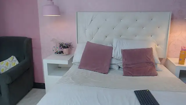 NatashaLimaa online show from October 6, 2:42 am