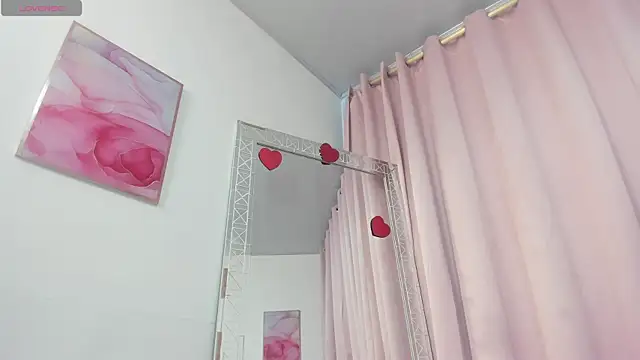 miajhonsonx online show from June 9, 2:06 pm