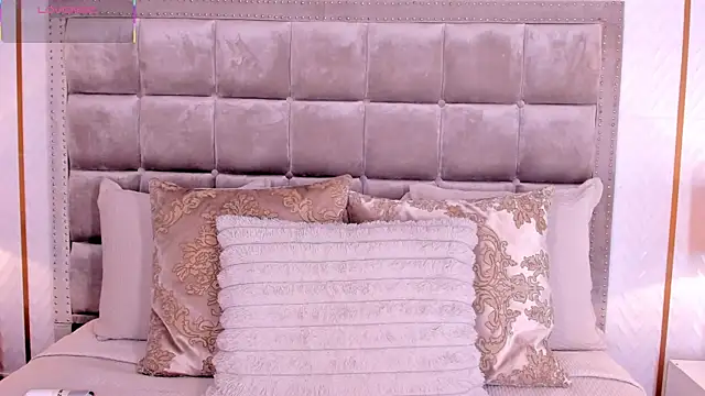 Snapshot of DakotaWangi chatting on June 12, 3:49 am DakotaWangi online show from June 12, 3:49 am