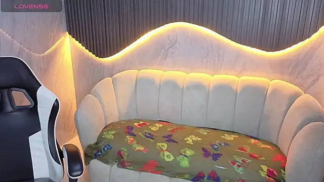 Maia Tx online show from October 6, 1:19 pm