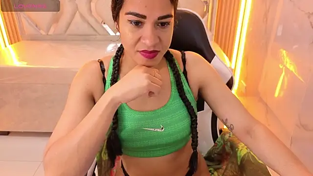 Maia Tx online show from December 4, 1:09 pm