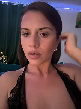 Snapshot of ScarlettNoirr chatting on June 24, 7:02 pm ScarlettNoirr online show from June 24, 7:02 pm