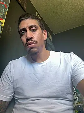Snapshot of busnfatnutsLildee chatting on March 24, 8:47 pm busnfatnutsLildee online show from March 24, 8:47 pm