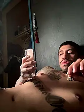 Snapshot of busnfatnutsLildee chatting on March 31, 12:34 am busnfatnutsLildee online show from March 31, 12:34 am