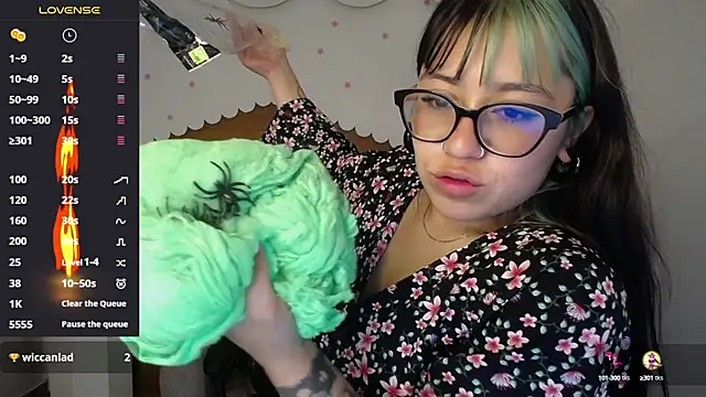 Snapshot of nicte_t_ chatting on October 6, 8:28 pm nicte t  online show from October 6, 8:28 pm