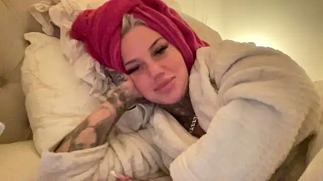 paulinaalatalo online show from February 10, 7:51 pm