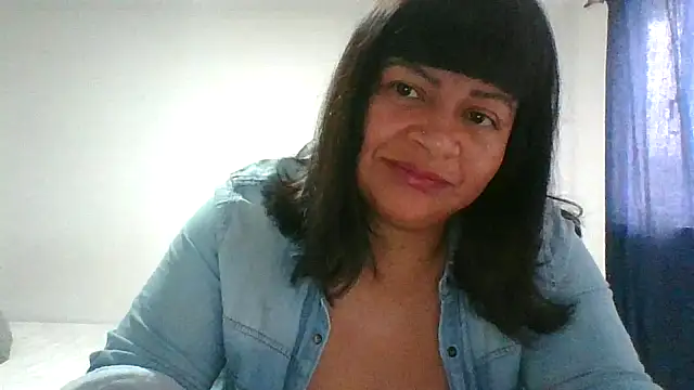 Snapshot of adri89-g chatting on February 12, 1:39 pm adri89-g online show from February 12, 1:39 pm