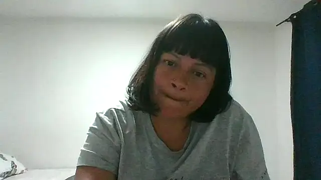 Snapshot of adri89-g chatting on March 1, 3:41 am adri89-g online show from March 1, 3:41 am