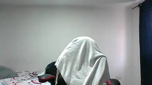 Snapshot of adri89-g chatting on March 6, 12:01 pm adri89-g online show from March 6, 12:01 pm