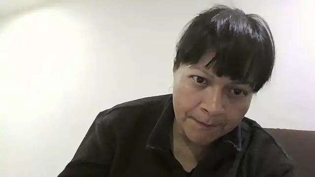 adri89-g online show from May 1, 3:33 am