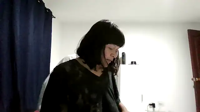 adri89-g online show from May 3, 11:33 pm