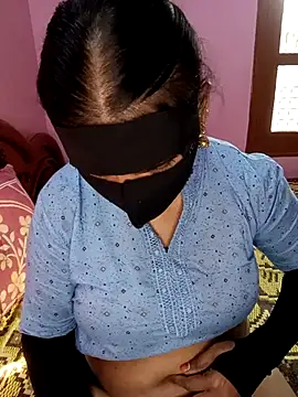 Snapshot of KannadaTamilTeluguBeauty chatting on November 7, 10:59 am KannadaTamilTeluguBeauty online show from November 7, 10:59 am