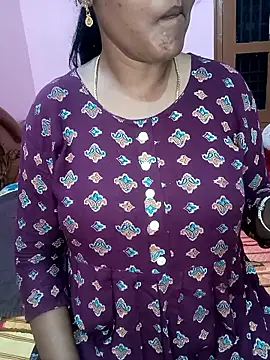Snapshot of KannadaTamilTeluguBeauty chatting on May 16, 3:33 pm KannadaTamilTeluguBeauty online show from May 16, 3:33 pm