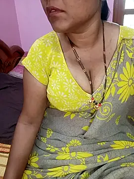 Snapshot of KannadaTamilTeluguBeauty chatting on May 25, 9:04 am KannadaTamilTeluguBeauty online show from May 25, 9:04 am