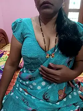 Snapshot of KannadaTamilTeluguBeauty chatting on June 15, 3:42 am KannadaTamilTeluguBeauty online show from June 15, 3:42 am