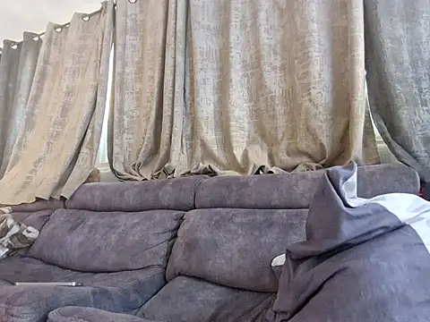 Snapshot of Alexis21821 chatting on November 20, 6:57 am Alexis21821 online show from November 20, 6:57 am