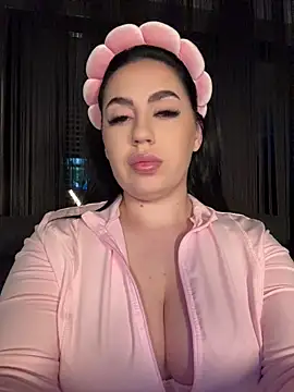 Snapshot of Andrestarr chatting on June 15, 7:05 pm Andrestarr online show from June 15, 7:05 pm