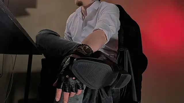 Vincent Hardman online show from February 14, 8:05 pm