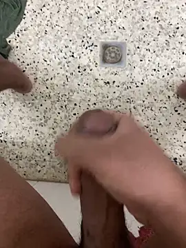 Snapshot of ali__ali210 chatting on December 16, 11:10 pm ali ali210 online show from December 16, 11:10 pm