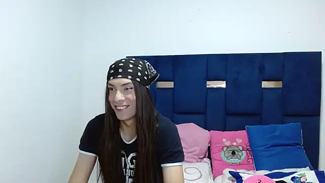 Snapshot of PinkLuna_LolaBloom chatting on May 8, 3:56 am PinkLuna LolaBloom online show from May 8, 3:56 am
