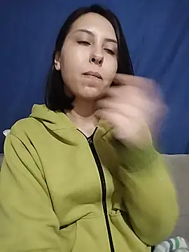 scarletoficial online show from July 18, 1:10 am