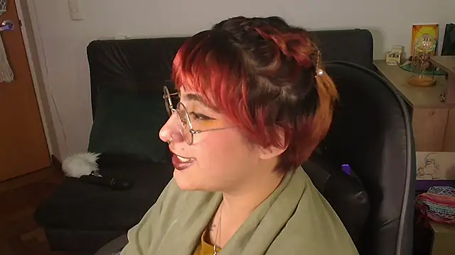 Miacatsito3 online show from January 13, 2:39 am