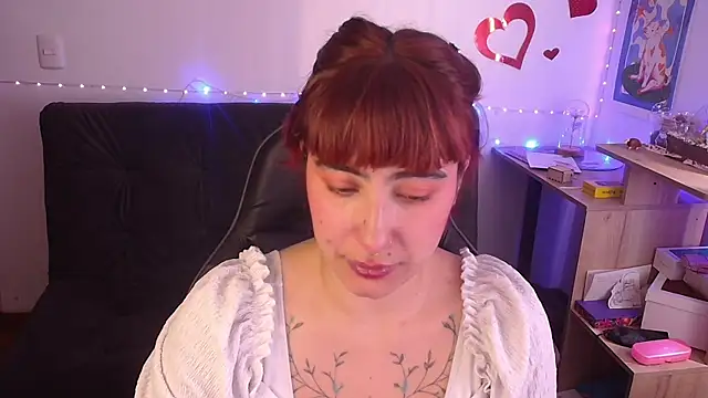Snapshot of Miacatsito3 chatting on May 5, 5:21 pm Miacatsito3 online show from May 5, 5:21 pm