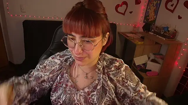 Snapshot of Miacatsito3 chatting on May 12, 5:15 am Miacatsito3 online show from May 12, 5:15 am