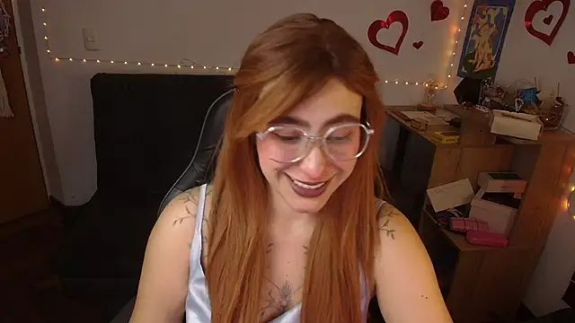 Snapshot of Miacatsito3 chatting on May 19, 5:03 am Miacatsito3 online show from May 19, 5:03 am