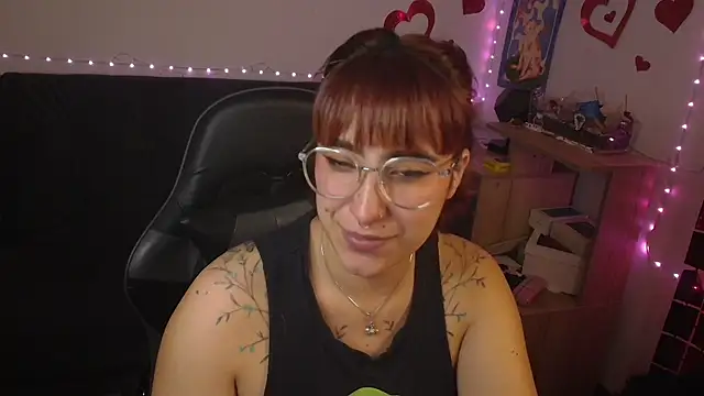 Snapshot of Miacatsito3 chatting on May 26, 4:08 am Miacatsito3 online show from May 26, 4:08 am