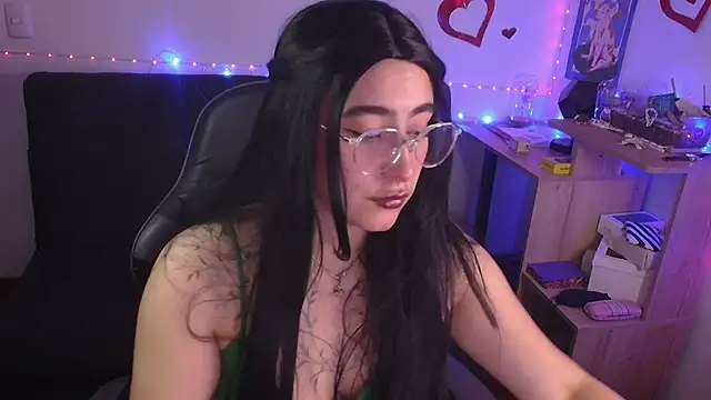 Snapshot of Miacatsito3 chatting on June 1, 4:14 am Miacatsito3 online show from June 1, 4:14 am