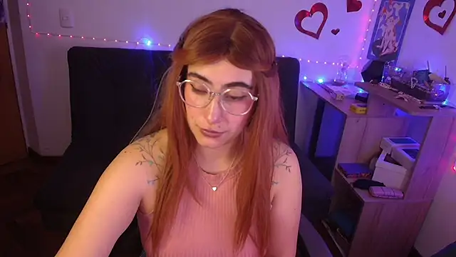 Snapshot of Miacatsito3 chatting on June 4, 3:23 am Miacatsito3 online show from June 4, 3:23 am