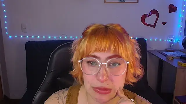 Snapshot of Miacatsito3 chatting on June 5, 6:52 am Miacatsito3 online show from June 5, 6:52 am