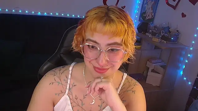 Snapshot of Miacatsito3 chatting on June 13, 4:21 am Miacatsito3 online show from June 13, 4:21 am